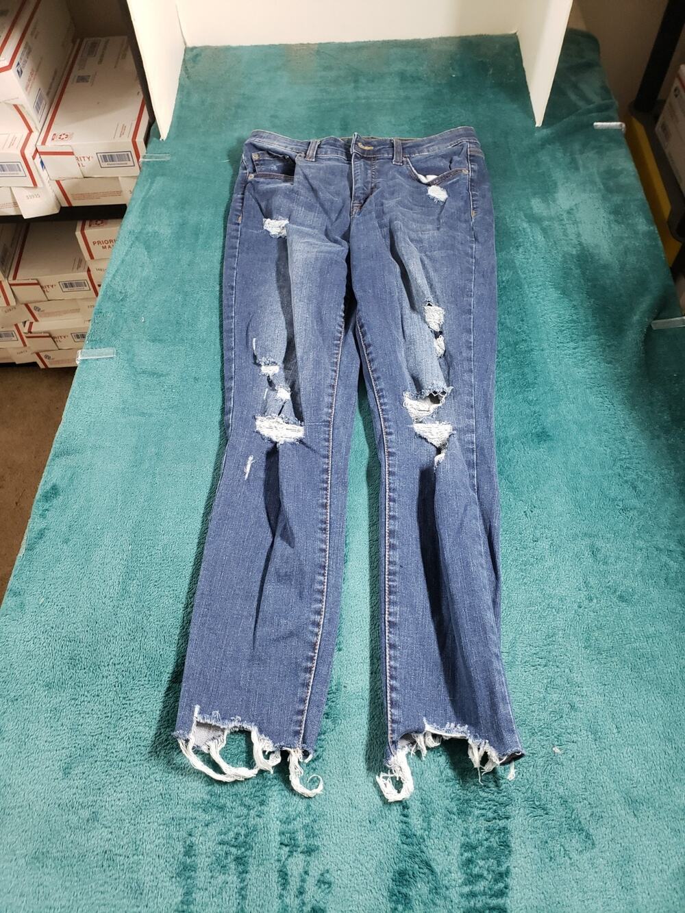Aeropostale Jeans Size 8 Women Blue Pants Stretch Distressed Fray Hem Ankle